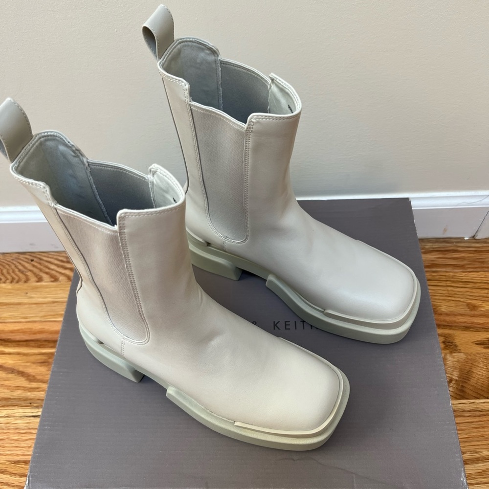 Charles & Keith: Platform Chelsea Boots - Picture 2 of 7